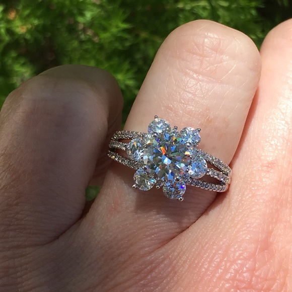 18k white gold diamond halo engagement bridal ring - Picture 4 of 8